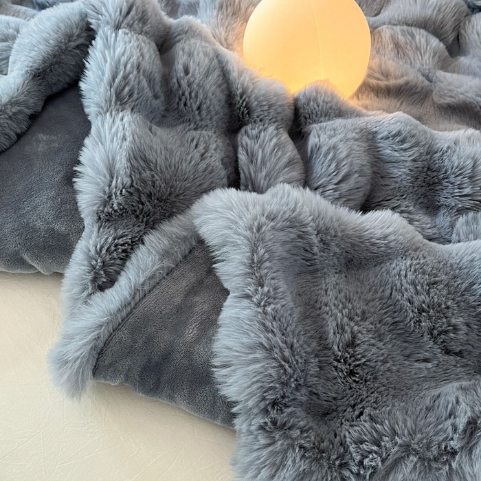 91家纺网 家纺一手货源 找家纺 蓝极人 2024新款高克重大牛奶绒被套毯毛毯 灰蓝