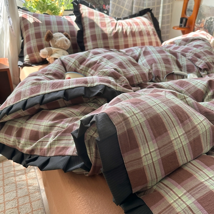 91家纺网 家纺一手货源 找家纺 韩巢家纺 2025新款双层纱经典复古风格子被套四件套直播热销款学生宿舍寝室床单三件套 薄巧格纹【黑皱皱花边款】