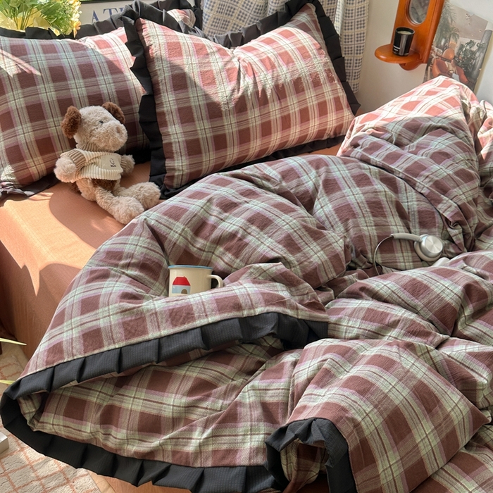 91家纺网 家纺一手货源 找家纺 韩巢家纺 2025新款双层纱经典复古风格子被套四件套直播热销款学生宿舍寝室床单三件套 薄巧格纹【黑皱皱花边款】