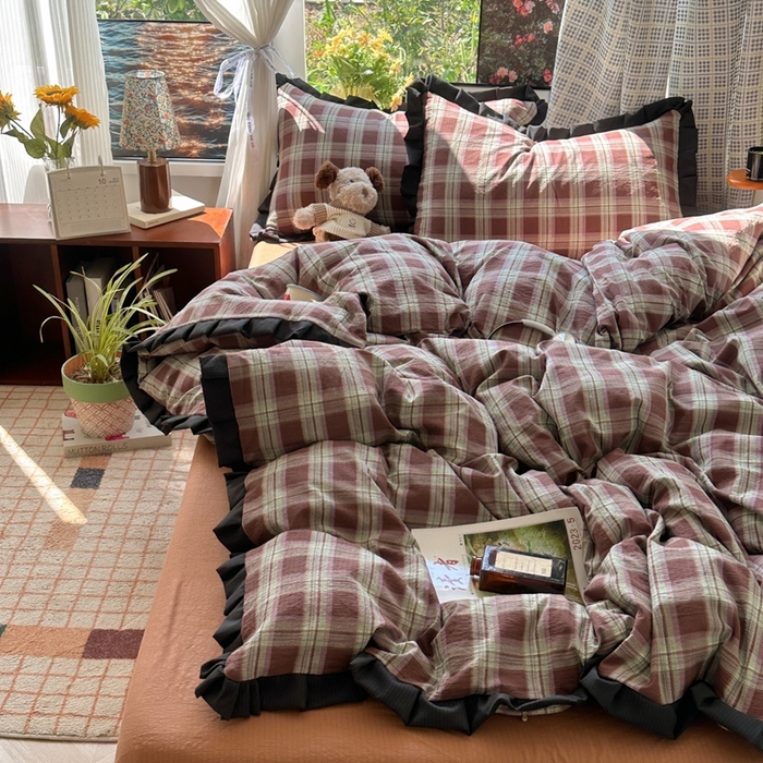 91家纺网 家纺一手货源 找家纺 韩巢家纺 2025新款双层纱经典复古风格子被套四件套直播热销款学生宿舍寝室床单三件套 薄巧格纹【黑皱皱花边款】