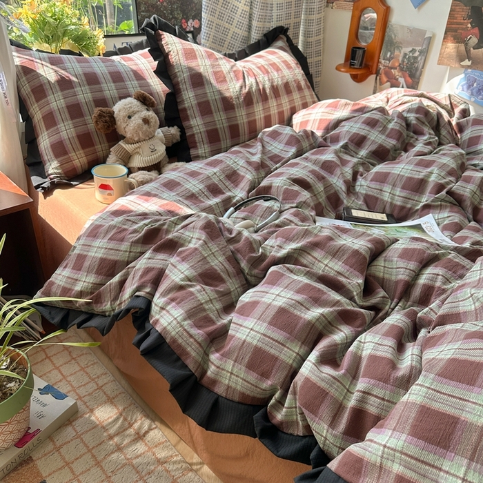 91家纺网 家纺一手货源 找家纺 韩巢家纺 2025新款双层纱经典复古风格子被套四件套直播热销款学生宿舍寝室床单三件套 薄巧格纹【黑皱皱花边款】