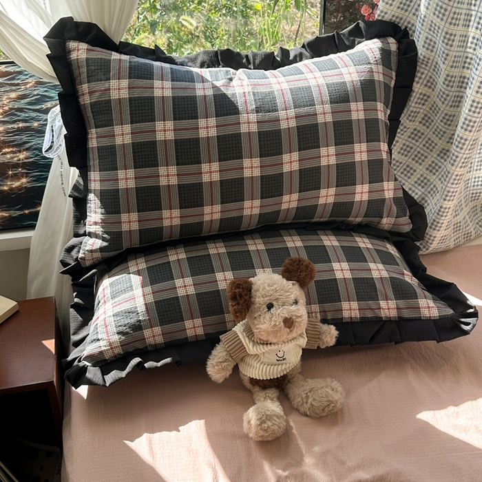 91家纺网 家纺一手货源 找家纺 韩巢家纺 2025新款双层纱经典复古风格子被套四件套直播热销款学生宿舍寝室床单三件套 幻夜格纹【黑皱皱花边款】