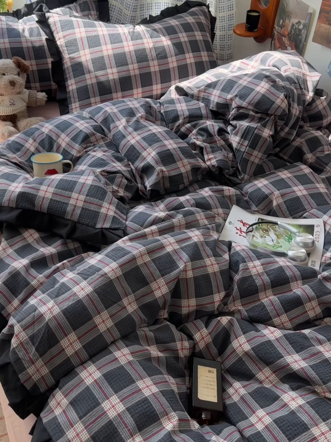 91家纺网 家纺一手货源 找家纺 韩巢家纺 2025新款双层纱经典复古风格子被套四件套直播热销款学生宿舍寝室床单三件套 幻夜格纹【黑皱皱花边款】