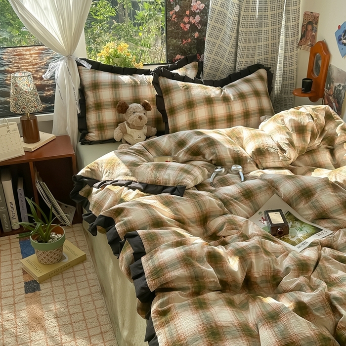 91家纺网 家纺一手货源 找家纺 韩巢家纺 2025新款双层纱经典复古风格子被套四件套直播热销款学生宿舍寝室床单三件套 葵野格纹【黑皱皱花边款】