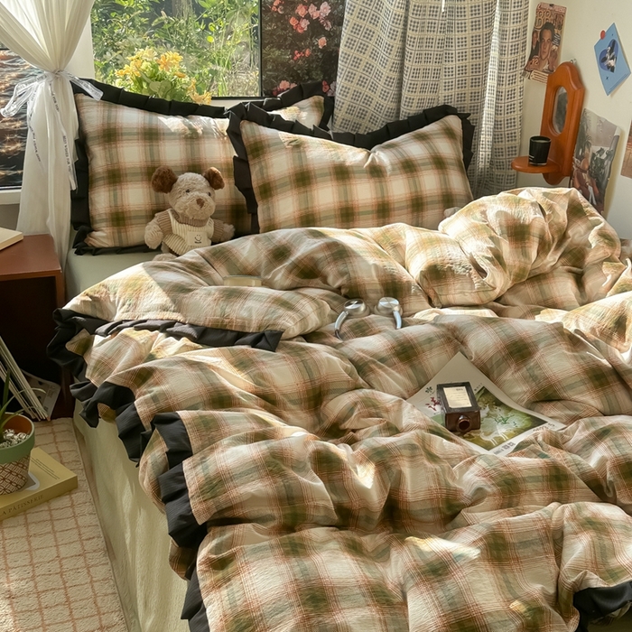 91家纺网 家纺一手货源 找家纺 韩巢家纺 2025新款双层纱经典复古风格子被套四件套直播热销款学生宿舍寝室床单三件套 葵野格纹【黑皱皱花边款】