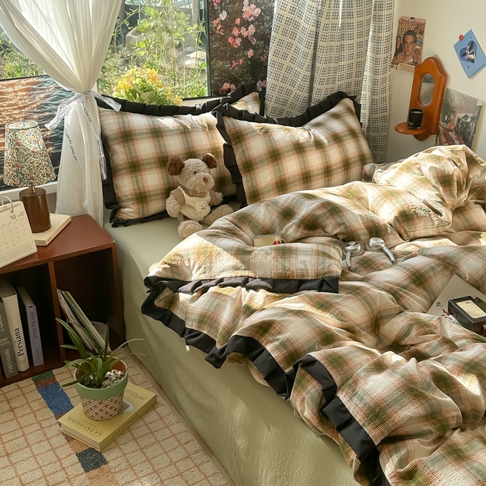 91家纺网 家纺一手货源 找家纺 韩巢家纺 2025新款双层纱经典复古风格子被套四件套直播热销款学生宿舍寝室床单三件套 葵野格纹【黑皱皱花边款】