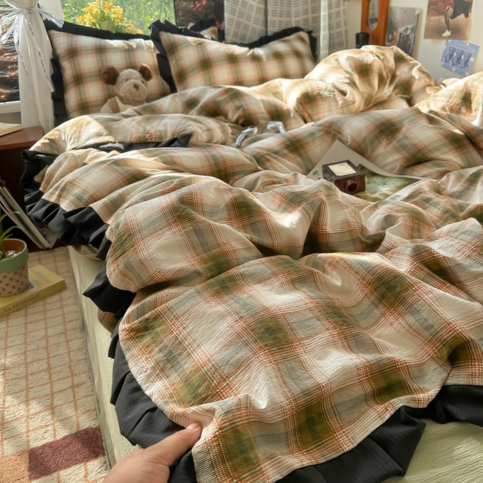 91家纺网 家纺一手货源 找家纺 韩巢家纺 2025新款双层纱经典复古风格子被套四件套直播热销款学生宿舍寝室床单三件套 葵野格纹【黑皱皱花边款】