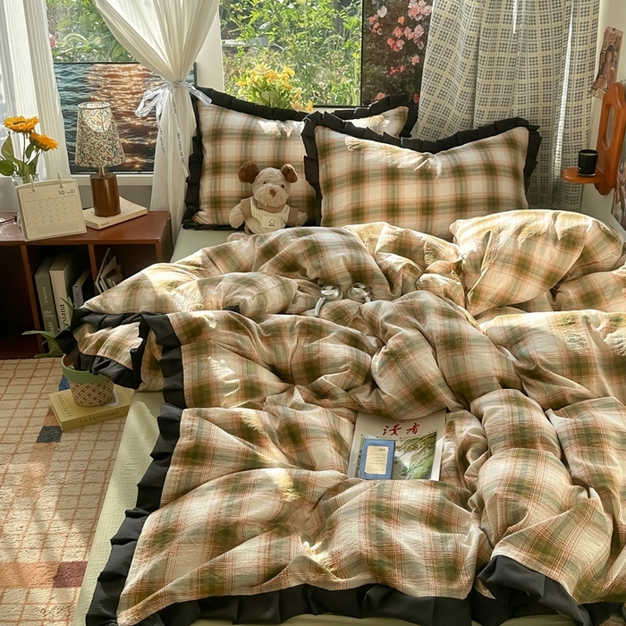 91家纺网 家纺一手货源 找家纺 韩巢家纺 2025新款双层纱经典复古风格子被套四件套直播热销款学生宿舍寝室床单三件套 葵野格纹【黑皱皱花边款】