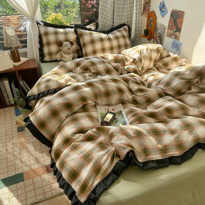91家纺网 家纺一手货源 找家纺 韩巢家纺 2025新款双层纱经典复古风格子被套四件套直播热销款学生宿舍寝室床单三件套 葵野格纹【黑皱皱花边款】