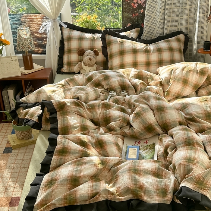 91家纺网 家纺一手货源 找家纺 韩巢家纺 2025新款双层纱经典复古风格子被套四件套直播热销款学生宿舍寝室床单三件套 葵野格纹【黑皱皱花边款】