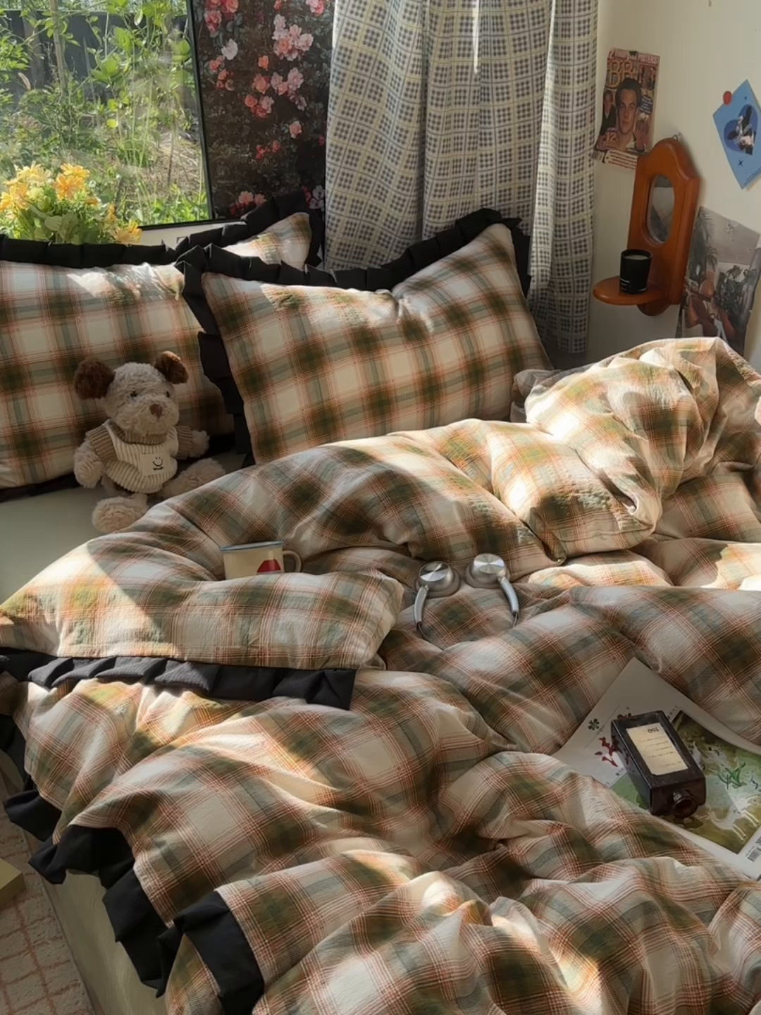 91家纺网 家纺一手货源 找家纺 韩巢家纺 2025新款双层纱经典复古风格子被套四件套直播热销款学生宿舍寝室床单三件套 葵野格纹【黑皱皱花边款】