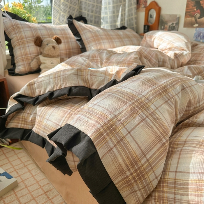 91家纺网 家纺一手货源 找家纺 韩巢家纺 2025新款双层纱经典复古风格子被套四件套直播热销款学生宿舍寝室床单三件套 鹿灵格纹【黑皱皱花边款】