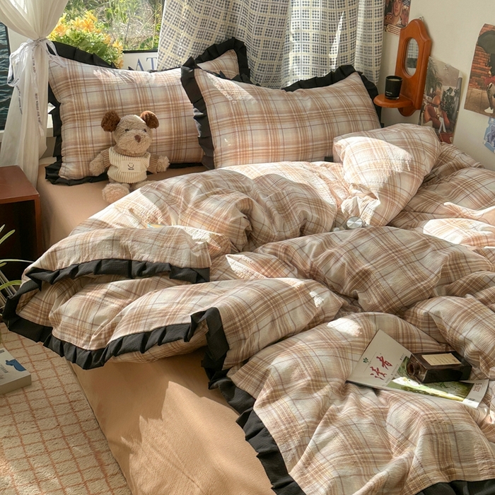 91家纺网 家纺一手货源 找家纺 韩巢家纺 2025新款双层纱经典复古风格子被套四件套直播热销款学生宿舍寝室床单三件套 鹿灵格纹【黑皱皱花边款】