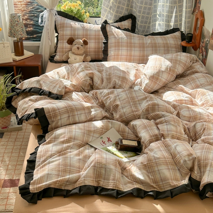 91家纺网 家纺一手货源 找家纺 韩巢家纺 2025新款双层纱经典复古风格子被套四件套直播热销款学生宿舍寝室床单三件套 鹿灵格纹【黑皱皱花边款】