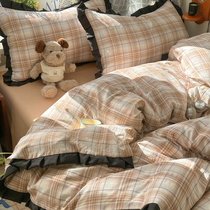 91家纺网 家纺一手货源 找家纺 韩巢家纺 2025新款双层纱经典复古风格子被套四件套直播热销款学生宿舍寝室床单三件套 鹿灵格纹【黑皱皱花边款】