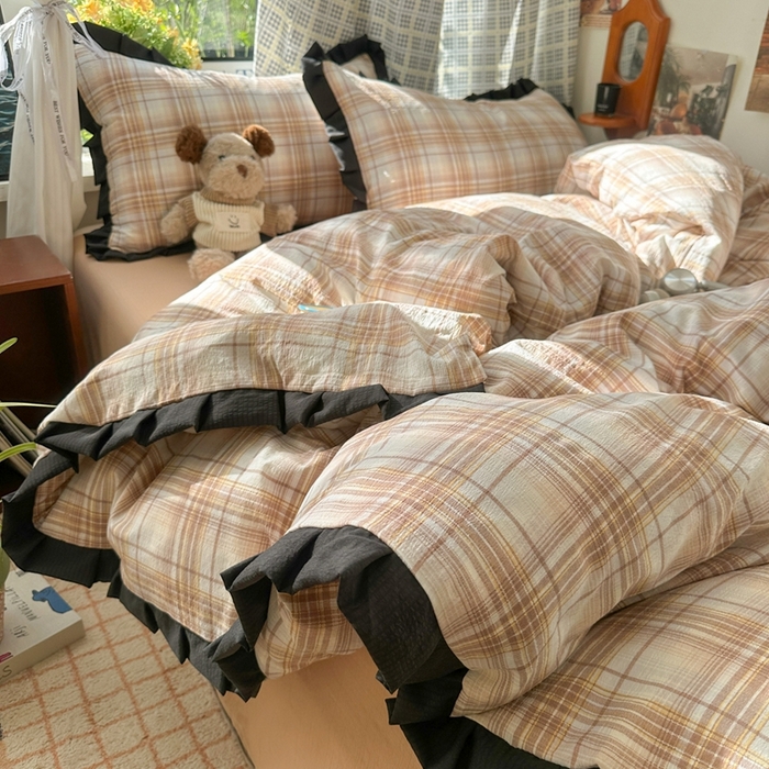 91家纺网 家纺一手货源 找家纺 韩巢家纺 2025新款双层纱经典复古风格子被套四件套直播热销款学生宿舍寝室床单三件套 鹿灵格纹【黑皱皱花边款】