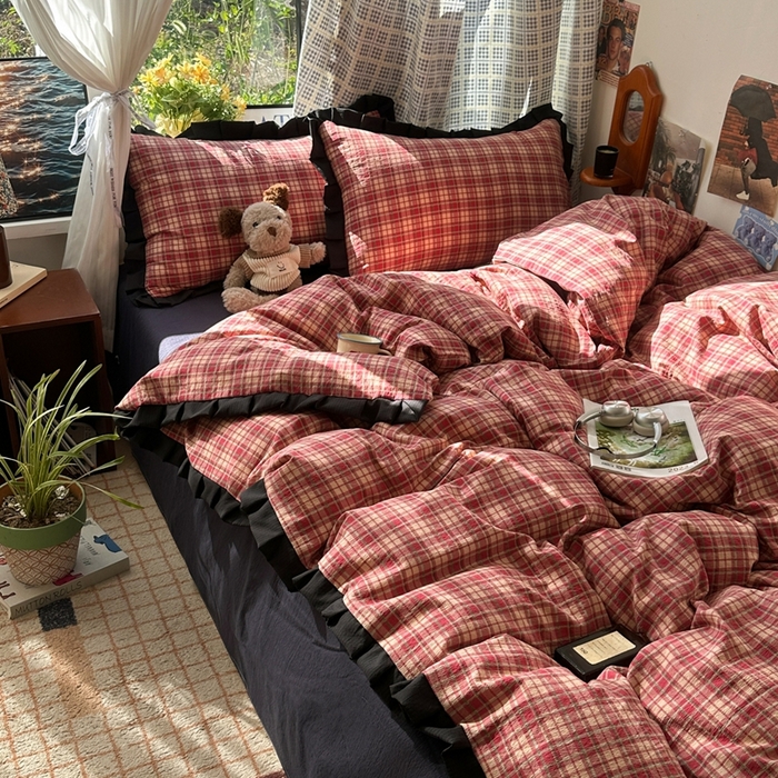 91家纺网 家纺一手货源 找家纺 韩巢家纺 2025新款双层纱经典复古风格子被套四件套直播热销款学生宿舍寝室床单三件套 圣诞格纹【黑皱皱花边款】