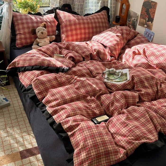 91家纺网 家纺一手货源 找家纺 韩巢家纺 2025新款双层纱经典复古风格子被套四件套直播热销款学生宿舍寝室床单三件套 圣诞格纹【黑皱皱花边款】