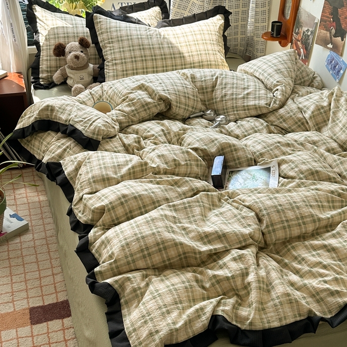 91家纺网 家纺一手货源 找家纺 韩巢家纺 2025新款双层纱经典复古风格子被套四件套直播热销款学生宿舍寝室床单三件套 松野格纹【黑皱皱花边款】