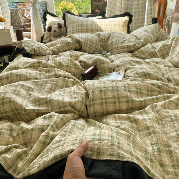 91家纺网 家纺一手货源 找家纺 韩巢家纺 2025新款双层纱经典复古风格子被套四件套直播热销款学生宿舍寝室床单三件套 松野格纹【黑皱皱花边款】