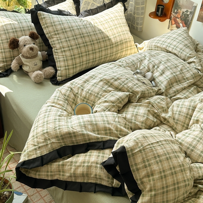 91家纺网 家纺一手货源 找家纺 韩巢家纺 2025新款双层纱经典复古风格子被套四件套直播热销款学生宿舍寝室床单三件套 松野格纹【黑皱皱花边款】