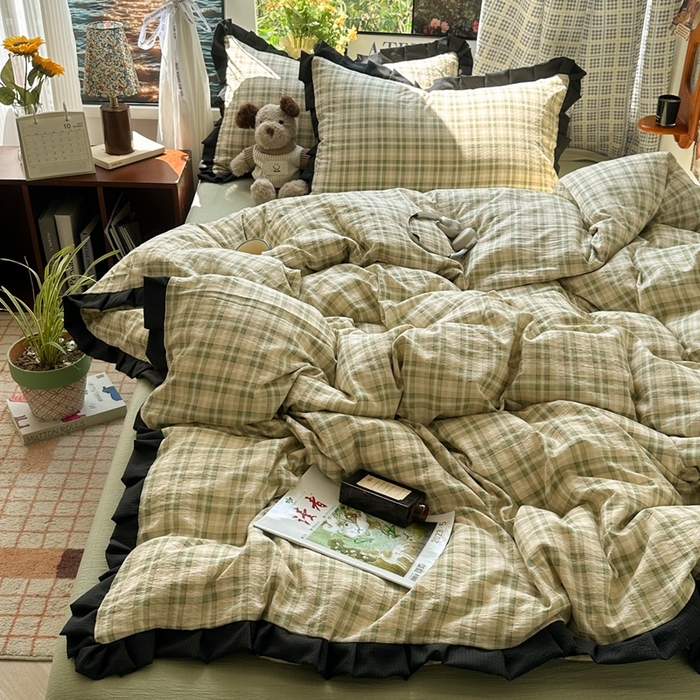 91家纺网 家纺一手货源 找家纺 韩巢家纺 2025新款双层纱经典复古风格子被套四件套直播热销款学生宿舍寝室床单三件套 松野格纹【黑皱皱花边款】