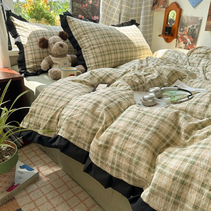 91家纺网 家纺一手货源 找家纺 韩巢家纺 2025新款双层纱经典复古风格子被套四件套直播热销款学生宿舍寝室床单三件套 松野格纹【黑皱皱花边款】