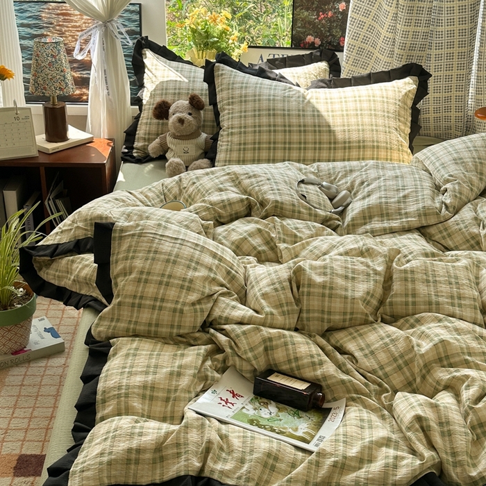 91家纺网 家纺一手货源 找家纺 韩巢家纺 2025新款双层纱经典复古风格子被套四件套直播热销款学生宿舍寝室床单三件套 松野格纹【黑皱皱花边款】