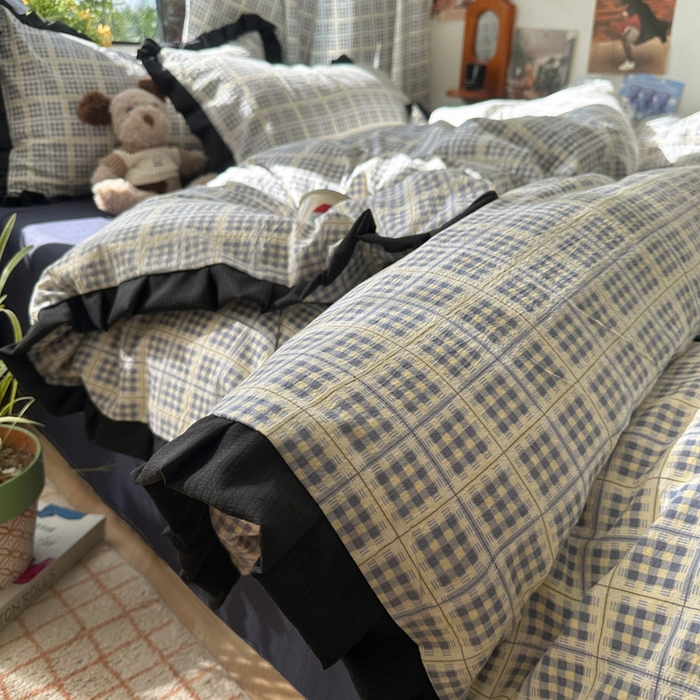 91家纺网 家纺一手货源 找家纺 韩巢家纺 2025新款双层纱经典复古风格子被套四件套直播热销款学生宿舍寝室床单三件套 银河格纹【黑皱皱花边款】