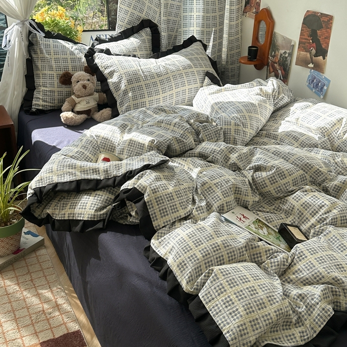 91家纺网 家纺一手货源 找家纺 韩巢家纺 2025新款双层纱经典复古风格子被套四件套直播热销款学生宿舍寝室床单三件套 银河格纹【黑皱皱花边款】