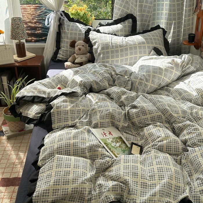 91家纺网 家纺一手货源 找家纺 韩巢家纺 2025新款双层纱经典复古风格子被套四件套直播热销款学生宿舍寝室床单三件套 银河格纹【黑皱皱花边款】