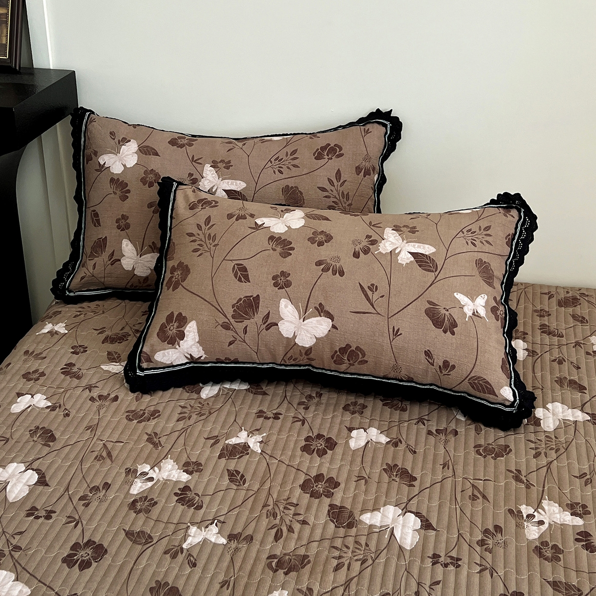 91家纺网 家纺一手货源 找家纺 （总）富米莱（原臻工厂） 2025秋冬新品加厚高克重原麻复古风亚麻高端全棉黑色花边床盖床单四件套