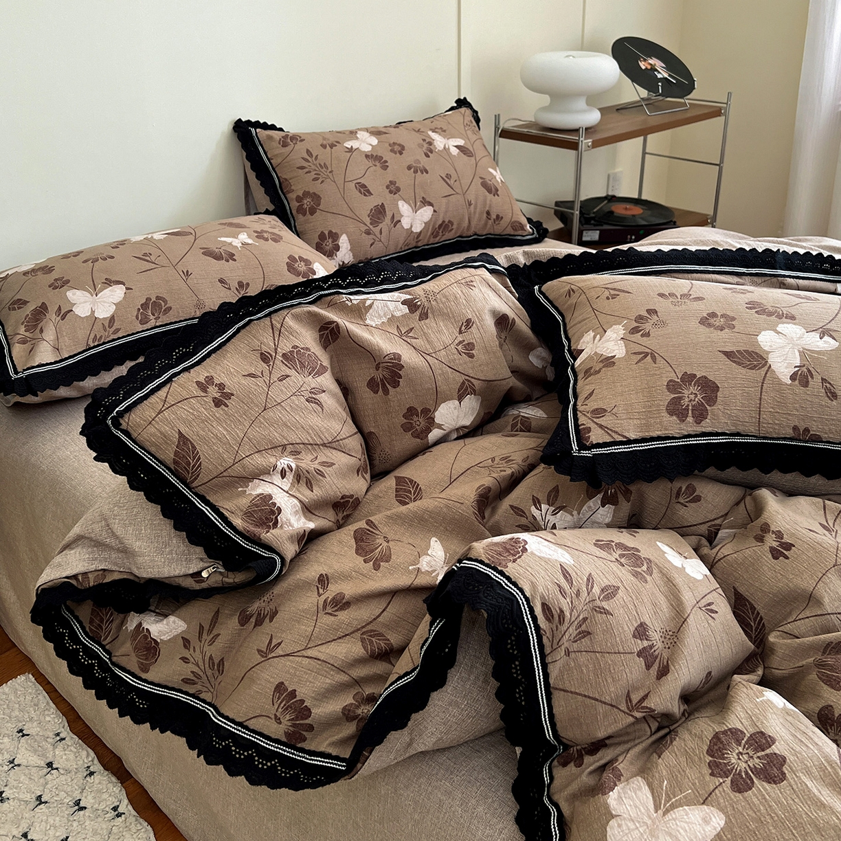 91家纺网 家纺一手货源 找家纺 （总）富米莱（原臻工厂） 2025秋冬新品加厚高克重原麻复古风亚麻高端全棉黑色花边床盖床单四件套