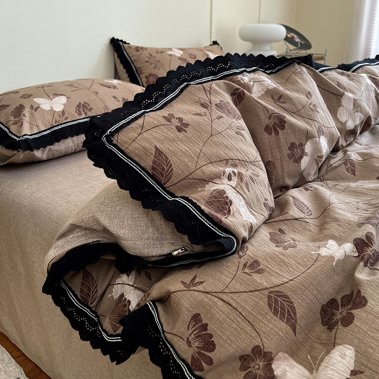 91家纺网 家纺一手货源 找家纺 （总）富米莱（原臻工厂） 2025秋冬新品加厚高克重原麻复古风亚麻高端全棉黑色花边床盖床单四件套