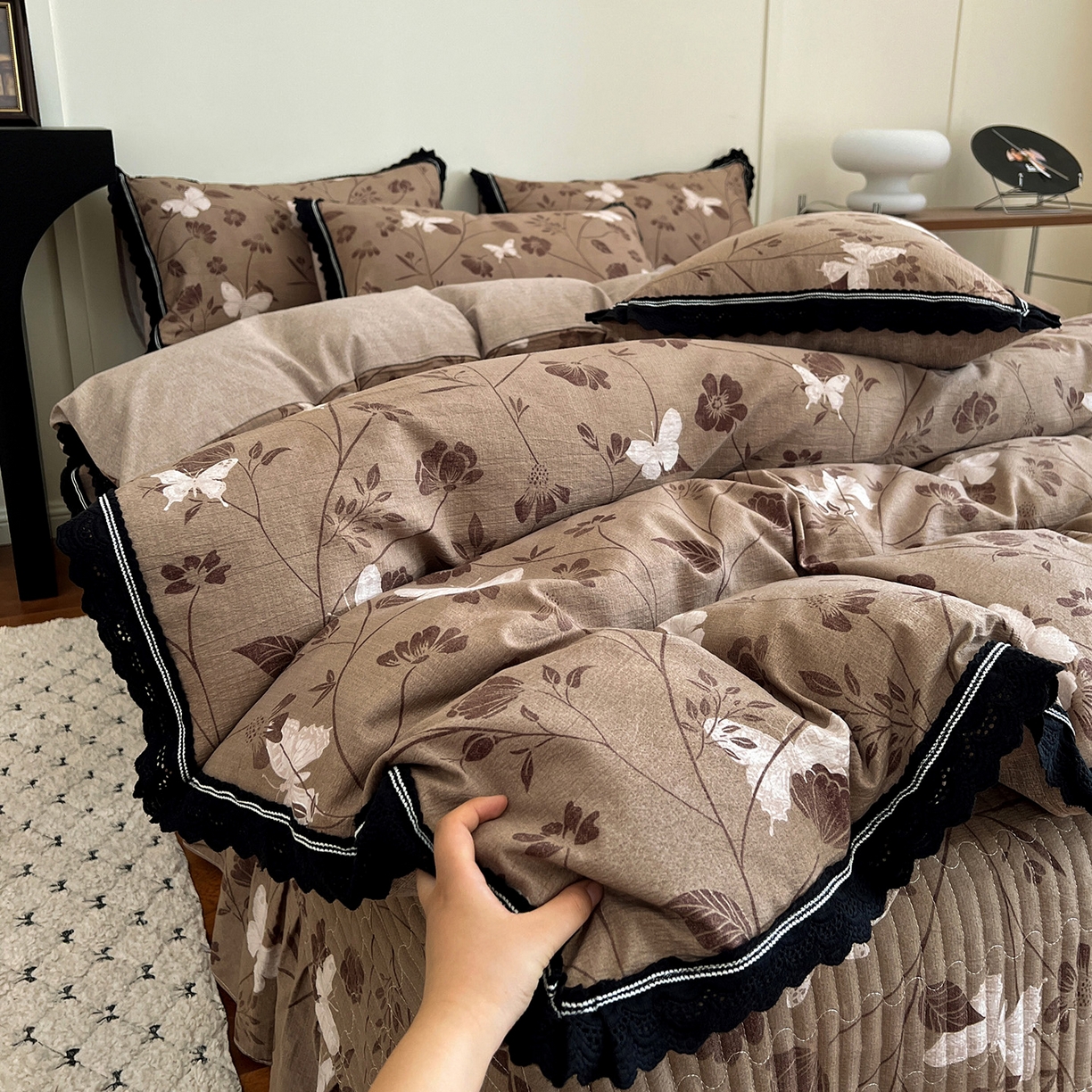 91家纺网 家纺一手货源 找家纺 （总）富米莱（原臻工厂） 2025秋冬新品加厚高克重原麻复古风亚麻高端全棉黑色花边床盖床单四件套