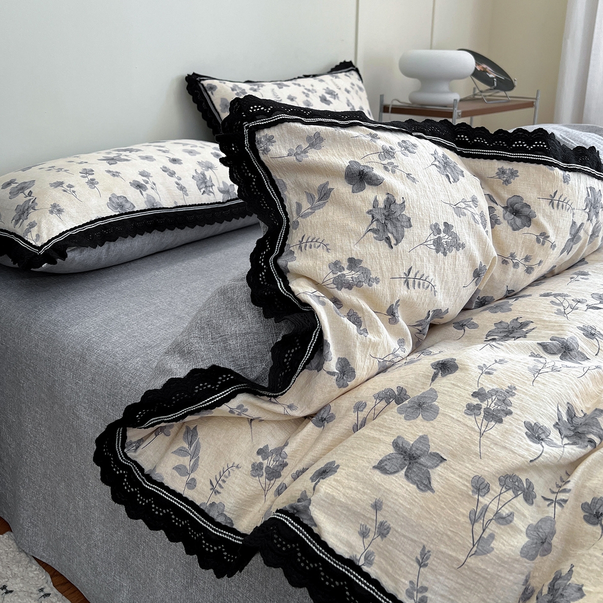 91家纺网 家纺一手货源 找家纺 富米莱（原臻工厂） 2025秋冬新品加厚高克重原麻复古风亚麻高端全棉黑色花边床盖床单四件套 复古黑花边一兰亭序