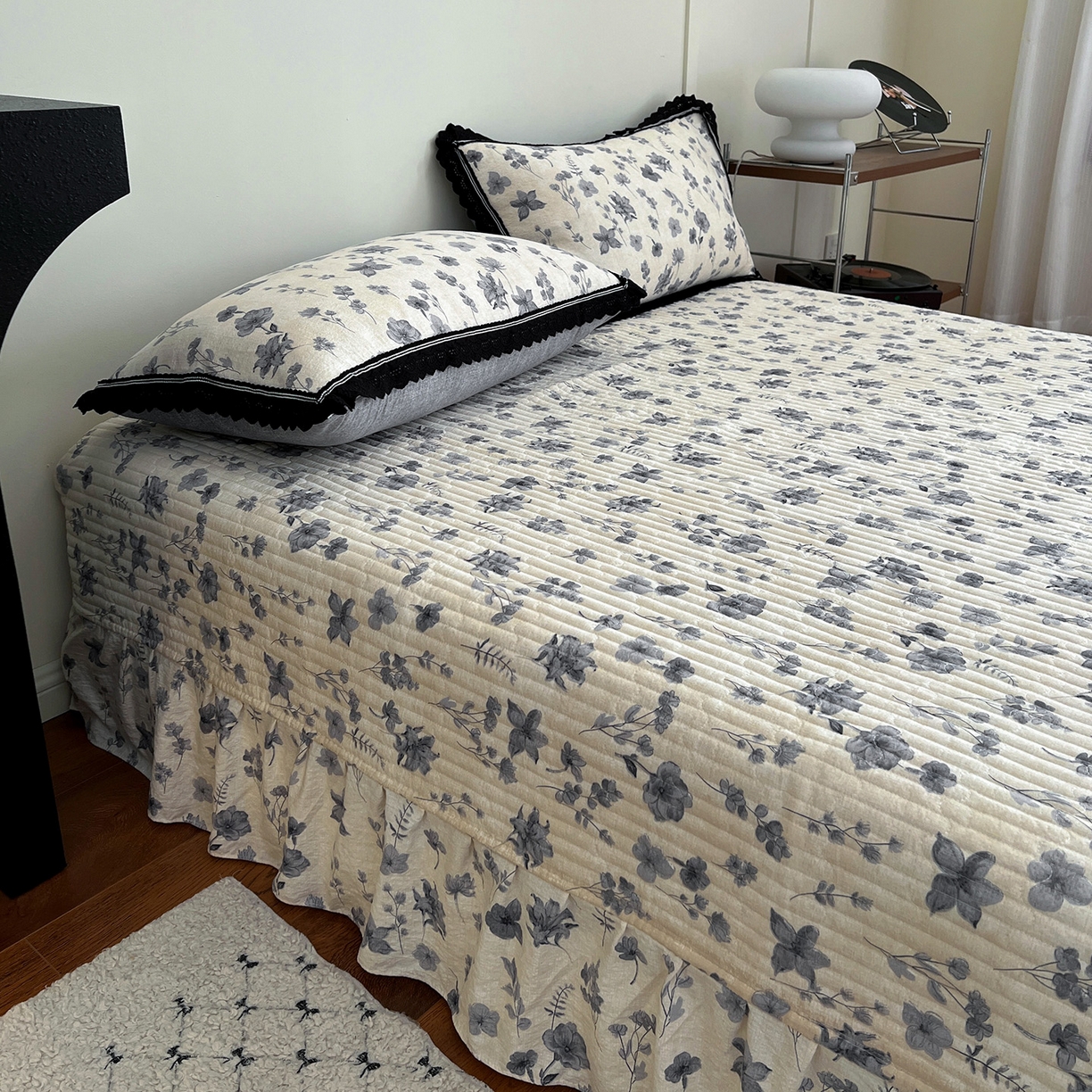 91家纺网 家纺一手货源 找家纺 富米莱（原臻工厂） 2025秋冬新品加厚高克重原麻复古风亚麻高端全棉黑色花边床盖床单四件套 复古黑花边一兰亭序