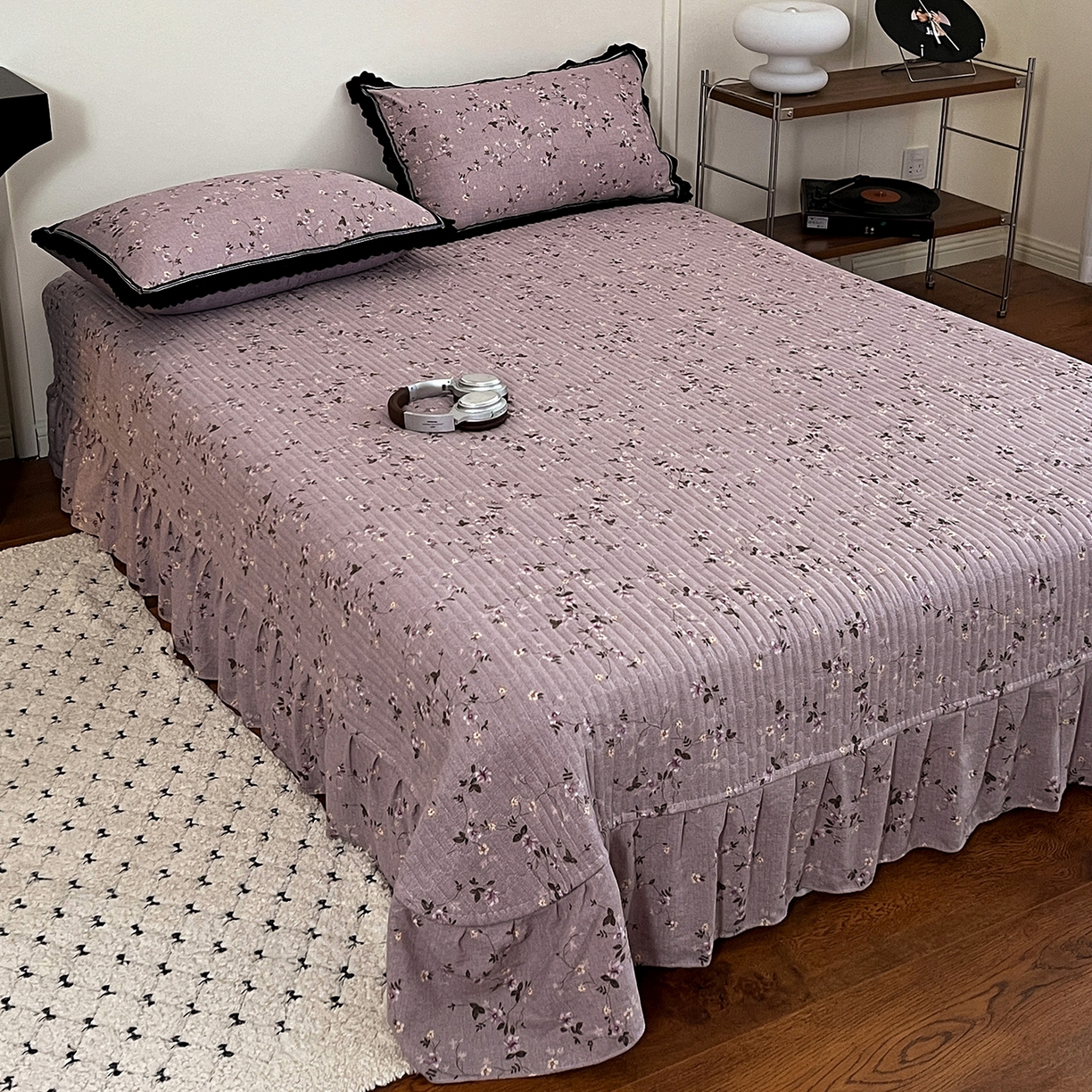 91家纺网 家纺一手货源 找家纺 富米莱（原臻工厂） 2025秋冬新品加厚高克重原麻复古风亚麻高端全棉黑色花边床盖床单四件套 复古黑花边一秋色宜人