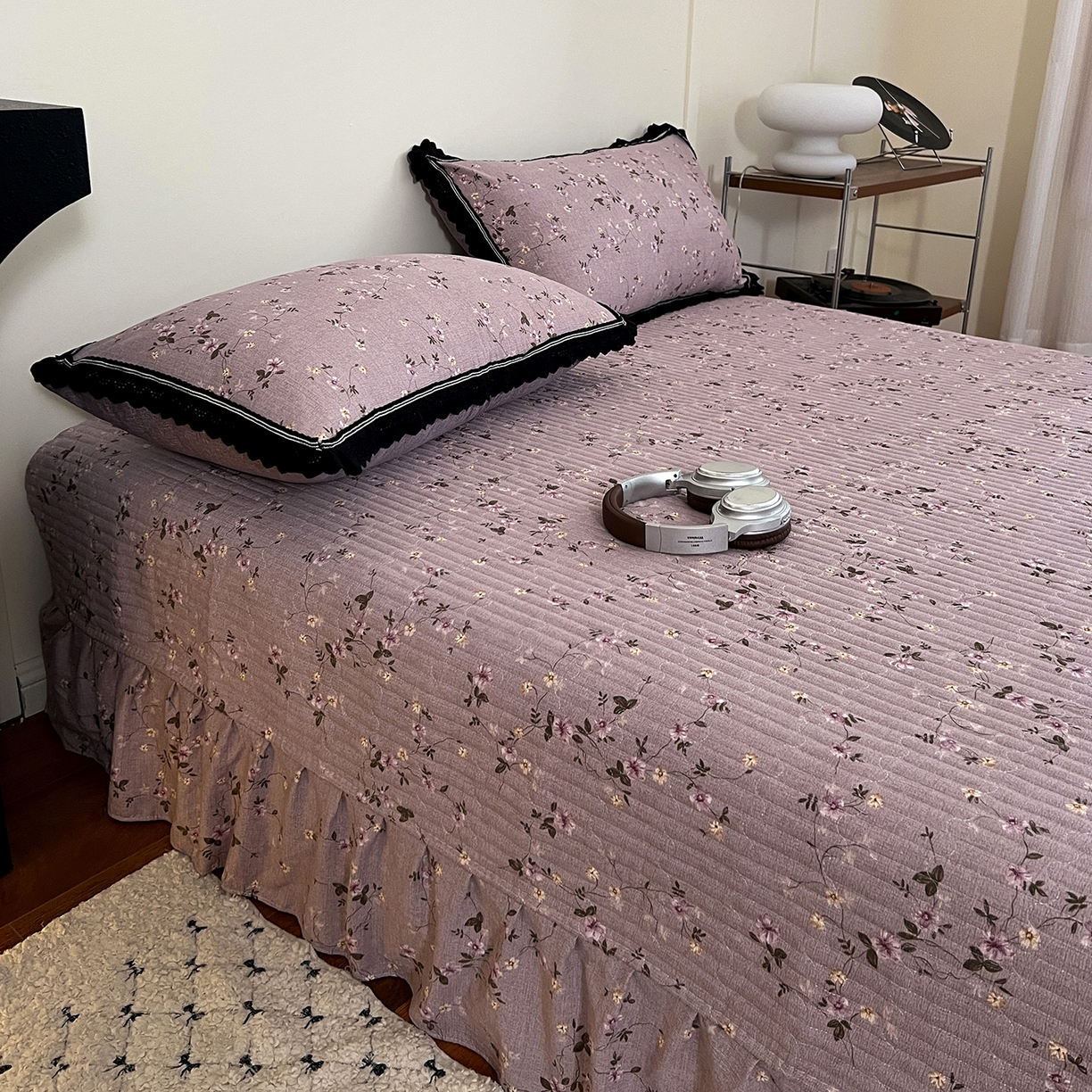 91家纺网 家纺一手货源 找家纺 富米莱（原臻工厂） 2025秋冬新品加厚高克重原麻复古风亚麻高端全棉黑色花边床盖床单四件套 复古黑花边一秋色宜人