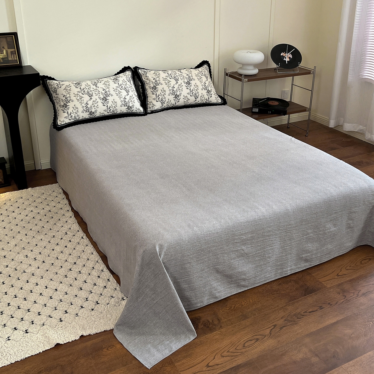 91家纺网 家纺一手货源 找家纺 富米莱（原臻工厂） 2025秋冬新品加厚高克重原麻复古风亚麻高端全棉黑色花边床盖床单四件套 复古黑花边一水木年华