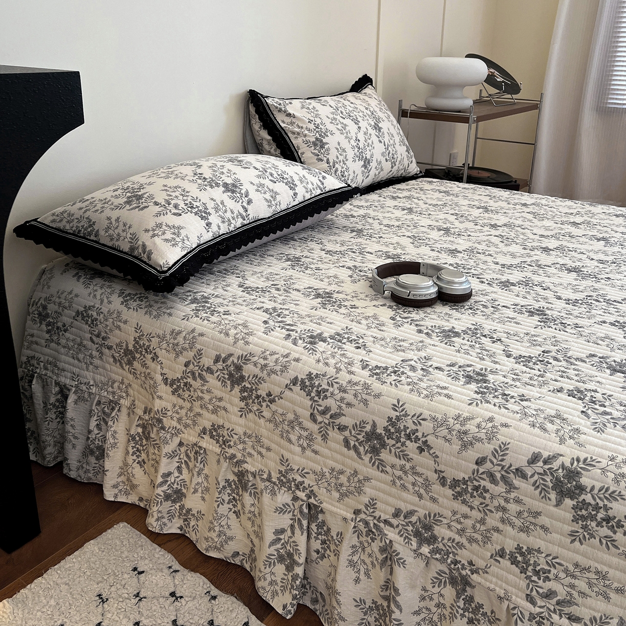 91家纺网 家纺一手货源 找家纺 富米莱（原臻工厂） 2025秋冬新品加厚高克重原麻复古风亚麻高端全棉黑色花边床盖床单四件套 复古黑花边一水木年华