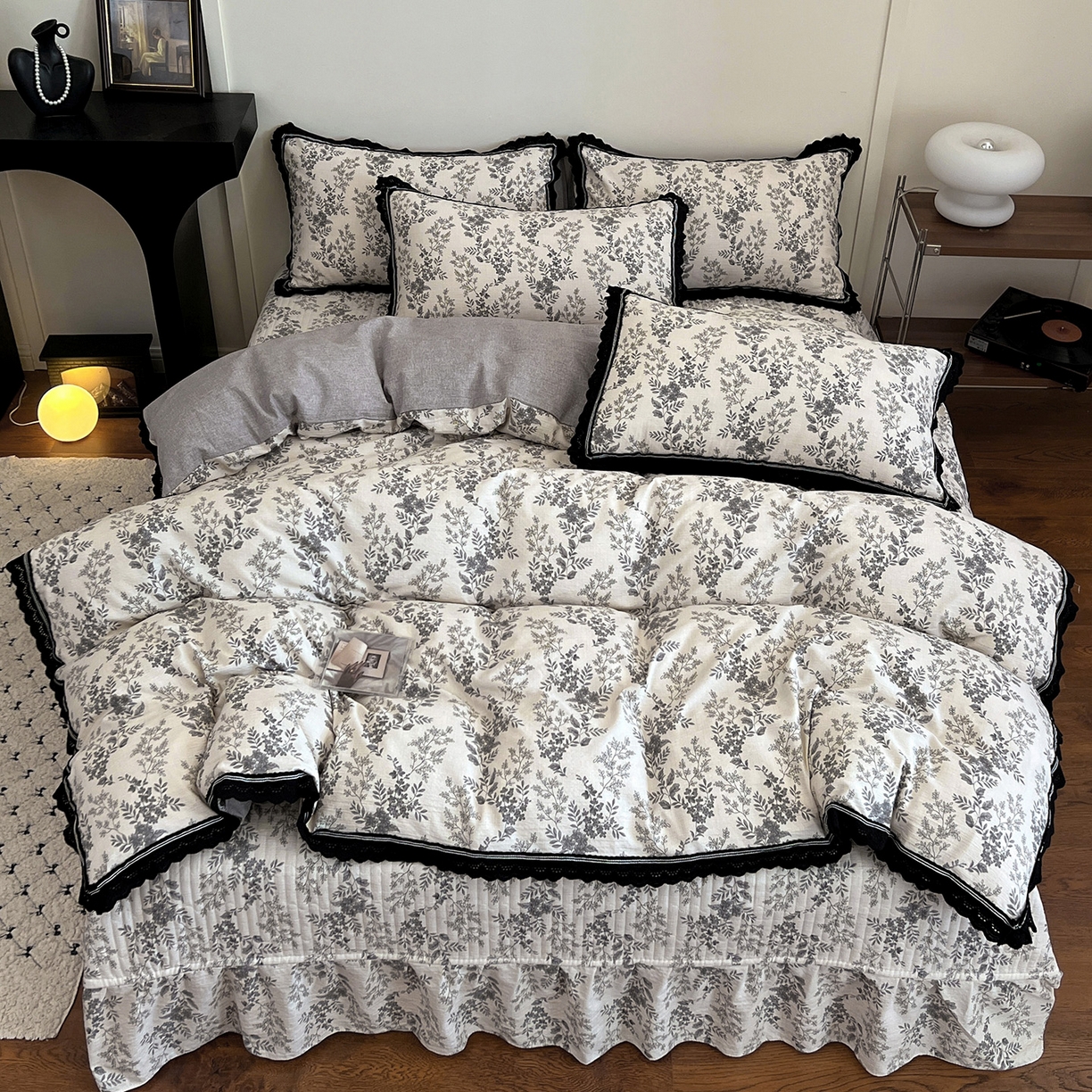 91家纺网 家纺一手货源 找家纺 富米莱（原臻工厂） 2025秋冬新品加厚高克重原麻复古风亚麻高端全棉黑色花边床盖床单四件套 复古黑花边一水木年华