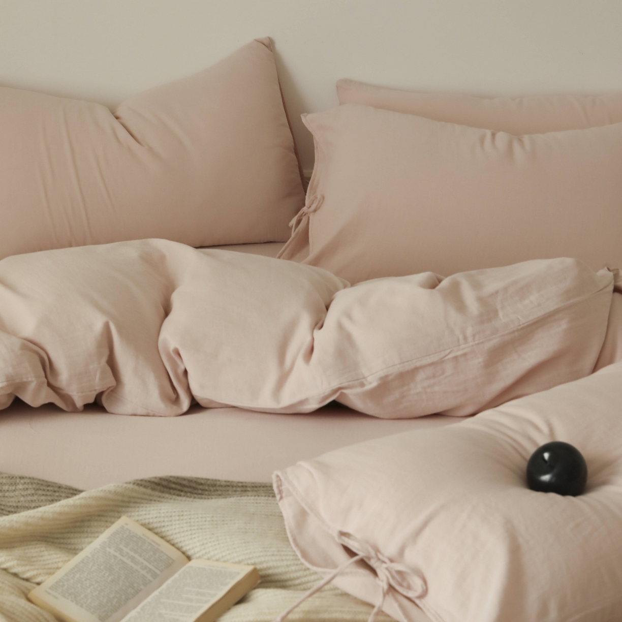 91家纺网 家纺一手货源 找家纺 玉宇阁家居 2025新款双层纱皱皱纱全棉纯棉四件套 全棉双层纱皱皱纱-珐琅