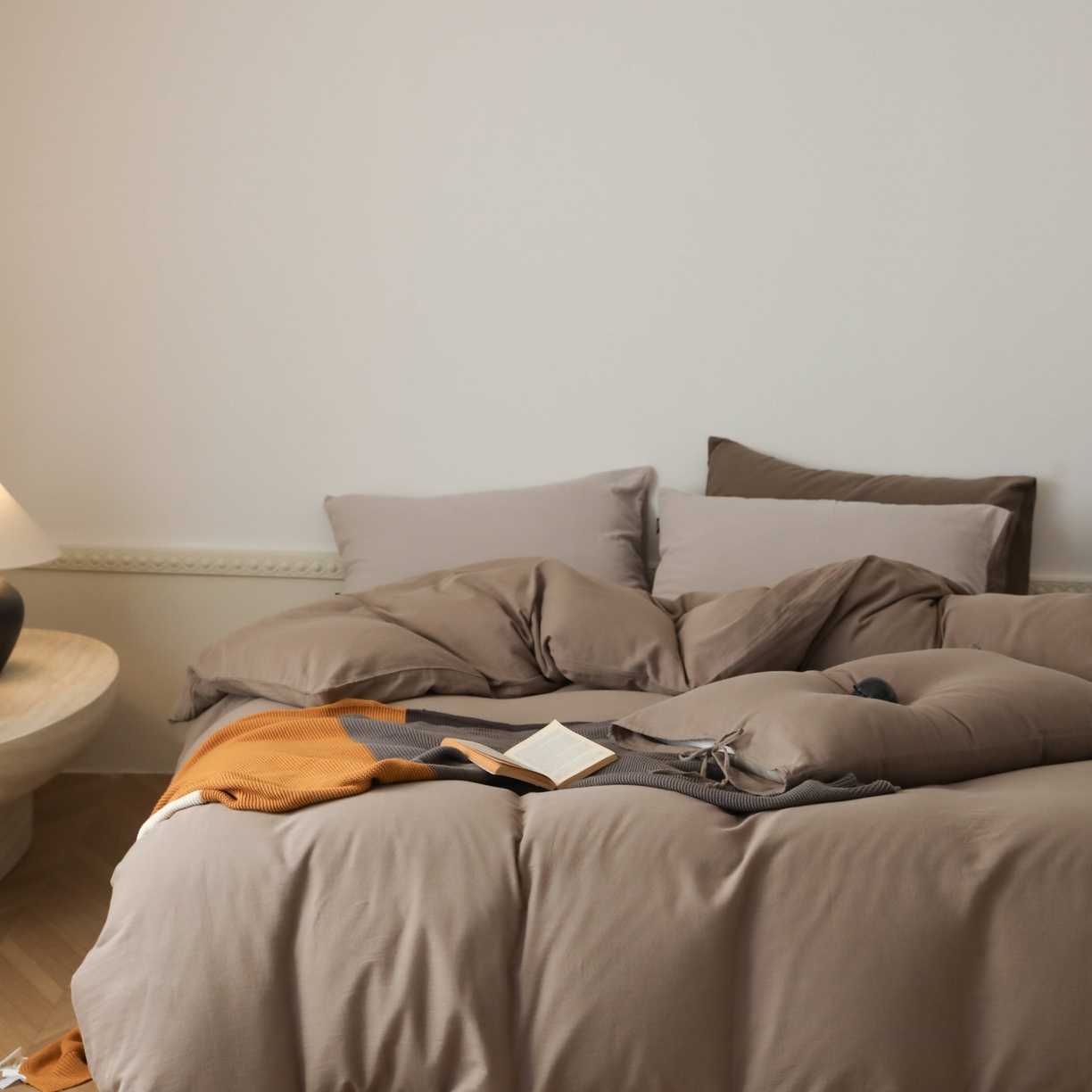 91家纺网 家纺一手货源 找家纺 玉宇阁家居 2025新款双层纱皱皱纱全棉纯棉四件套 全棉双层纱皱皱纱-灰雾咖棕