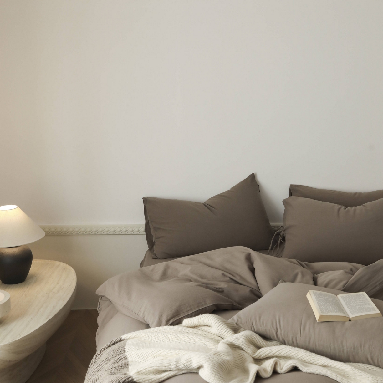 91家纺网 家纺一手货源 找家纺 玉宇阁家居 2025新款双层纱皱皱纱全棉纯棉四件套 全棉双层纱皱皱纱-可可