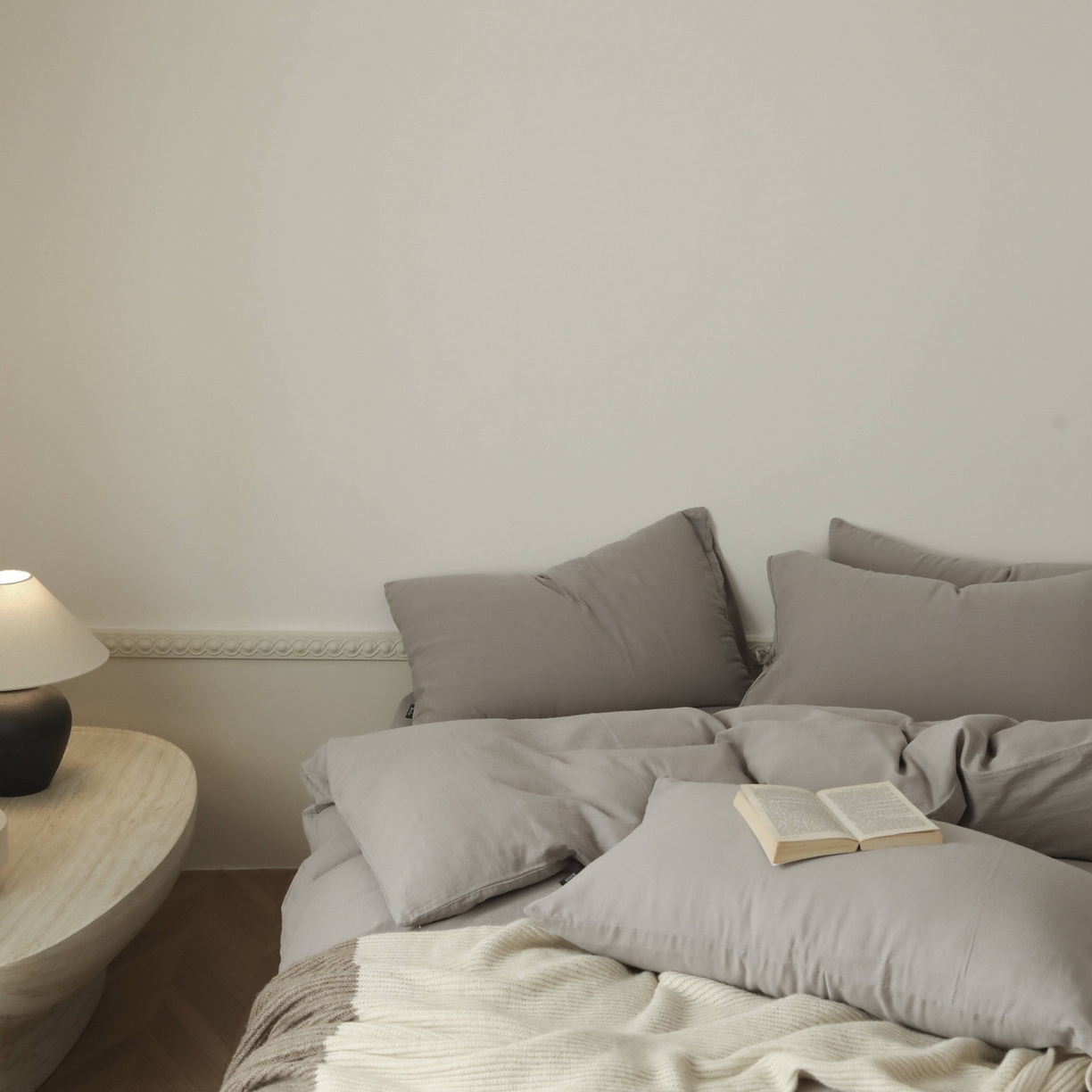 91家纺网 家纺一手货源 找家纺 玉宇阁家居 2025新款双层纱皱皱纱全棉纯棉四件套 全棉双层纱皱皱纱-云灰