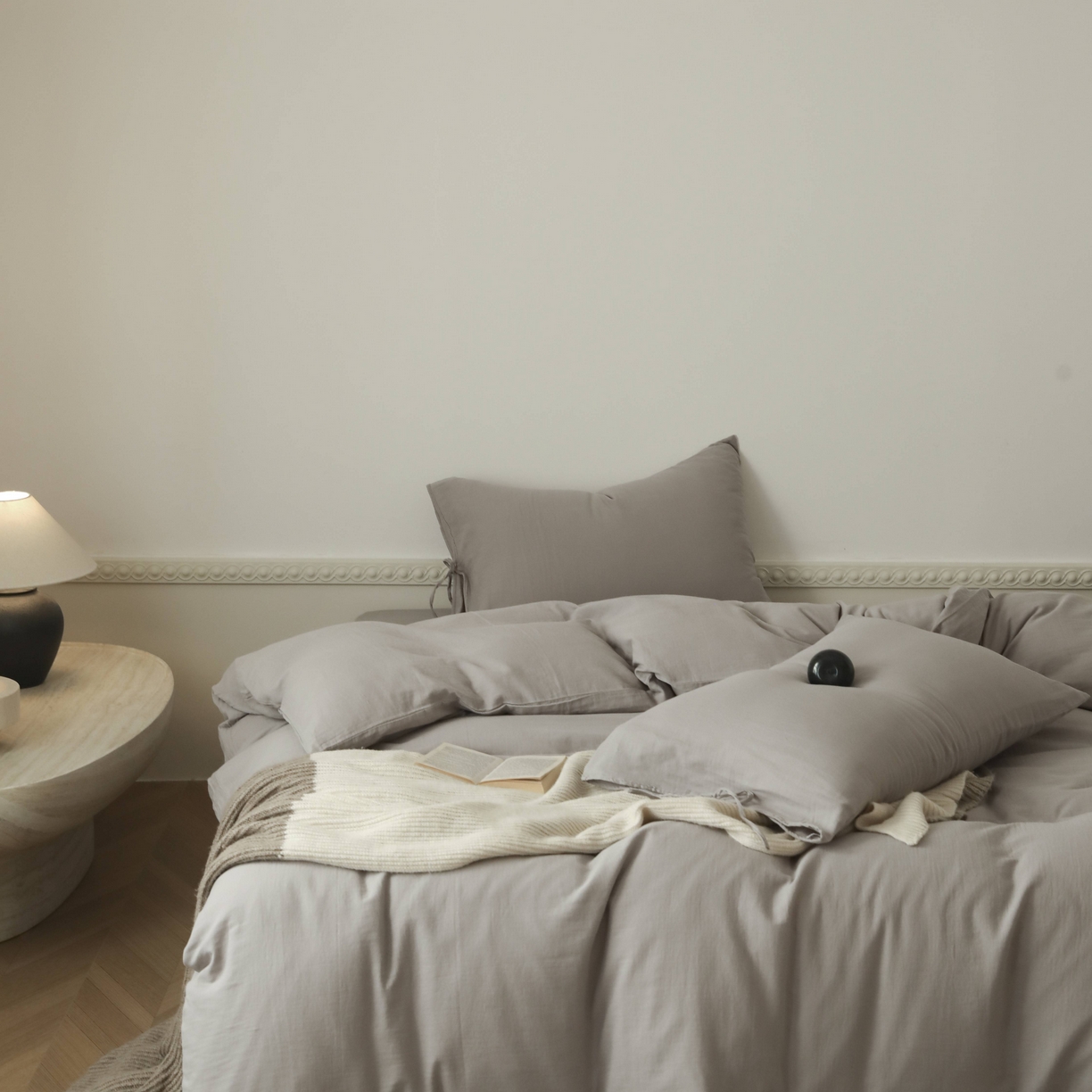 91家纺网 家纺一手货源 找家纺 玉宇阁家居 2025新款双层纱皱皱纱全棉纯棉四件套 全棉双层纱皱皱纱-云灰