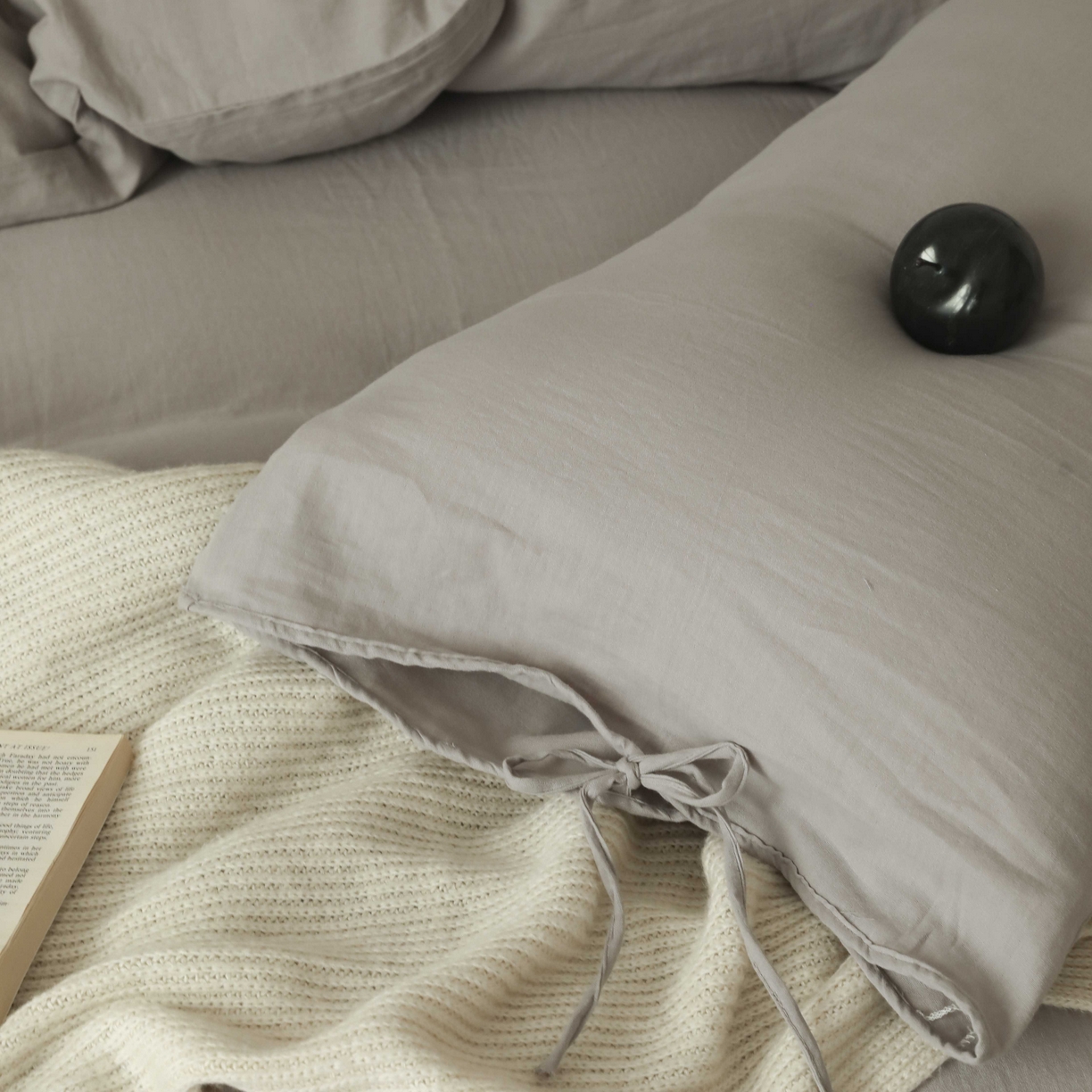 91家纺网 家纺一手货源 找家纺 玉宇阁家居 2025新款双层纱皱皱纱全棉纯棉四件套 全棉双层纱皱皱纱-云灰