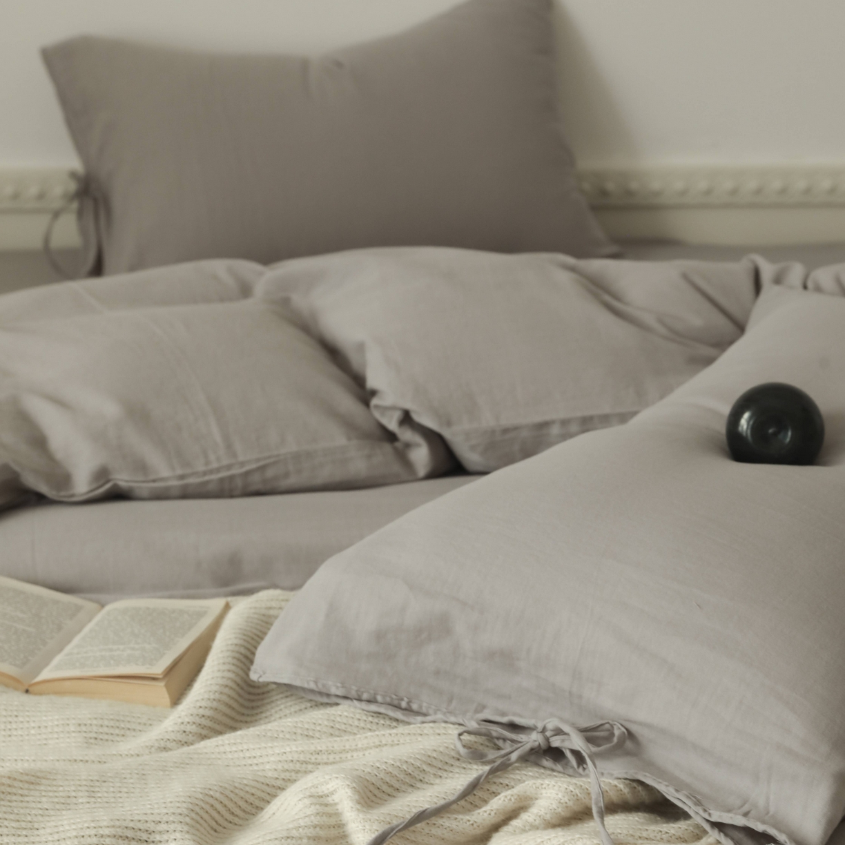 91家纺网 家纺一手货源 找家纺 玉宇阁家居 2025新款双层纱皱皱纱全棉纯棉四件套 全棉双层纱皱皱纱-云灰