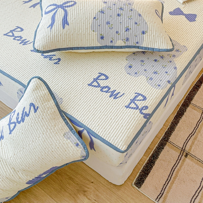 91家纺网 家纺一手货源 找家纺 富馨莱 2025新款纯棉夹棉单件床笠 蝴蝶结小熊